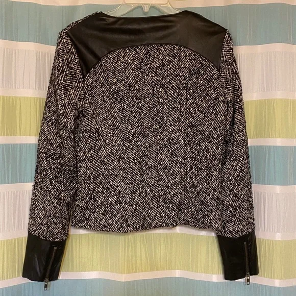 Victoria’s Secret Tweed Zip Up Moto Jacket White Black Vegan Leather Women’s 6 - Picture 6 of 6